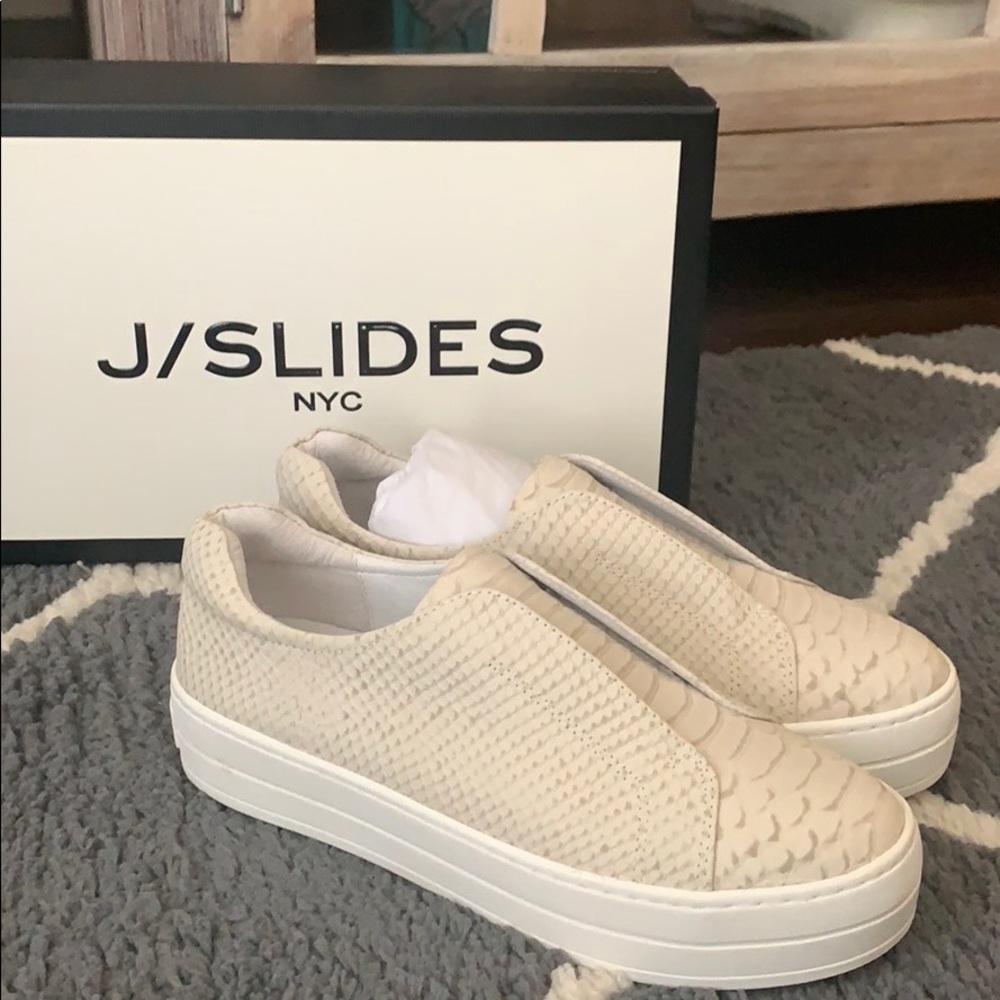NWT J/SLIDES Heidi Off White Embossed Sneaker - Picture 2 of 4
